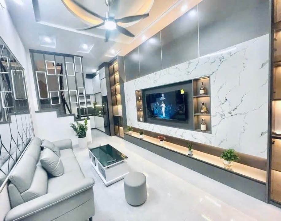 Nhà Phố Xuân Đỉnh 35m² giá 8 tỷ - Full nội thất sang trọng!
