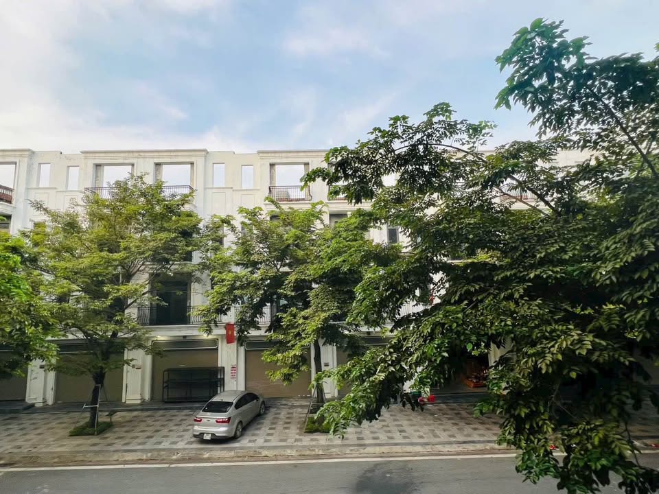 Nhà 3 tầng Phố Hoàng Sa, Kim Tân, 98m² giá 4.6 tỷ - Kinh doanh tuyệt vời!