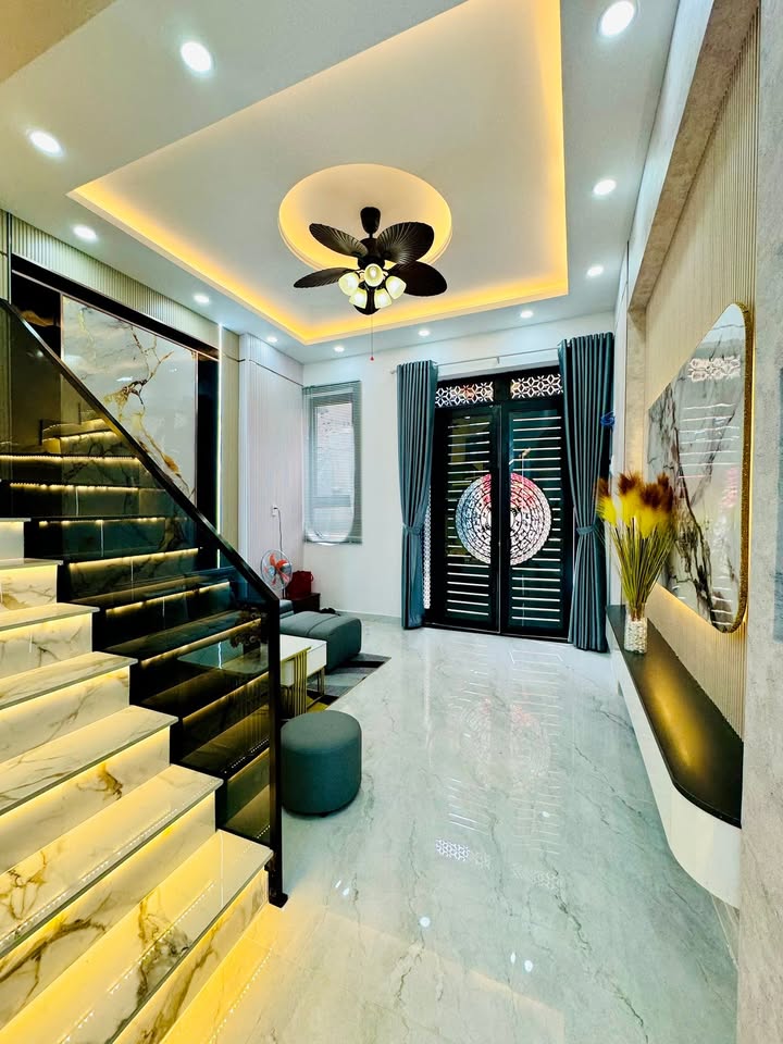 Nhà phố 3 tầng Gò Vấp 100m² giá 5 tỷ - Không thể bỏ lỡ!