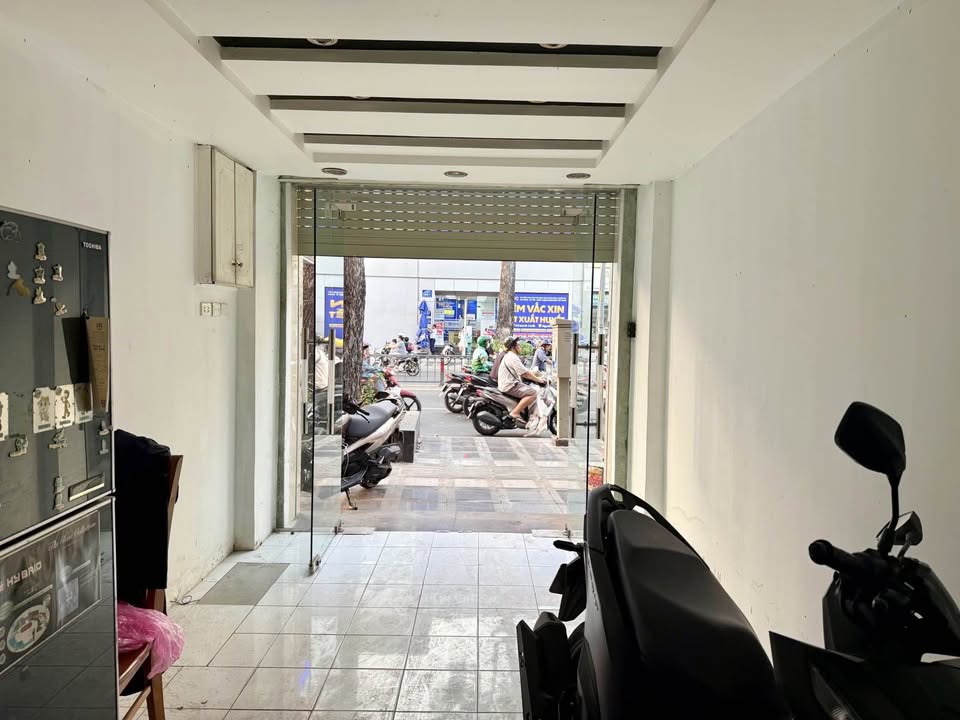 Nhà phố mặt tiền 3/2, Quận 10, 24m² giá 14.5 tỷ - Đầu tư sinh lời ngay!