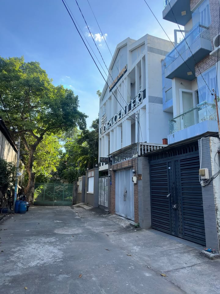 Nhà 4 tầng 100m² hẻm 6m Linh Trung - Thủ Đức giá 8.86 tỷ - Chính chủ bán gấp!