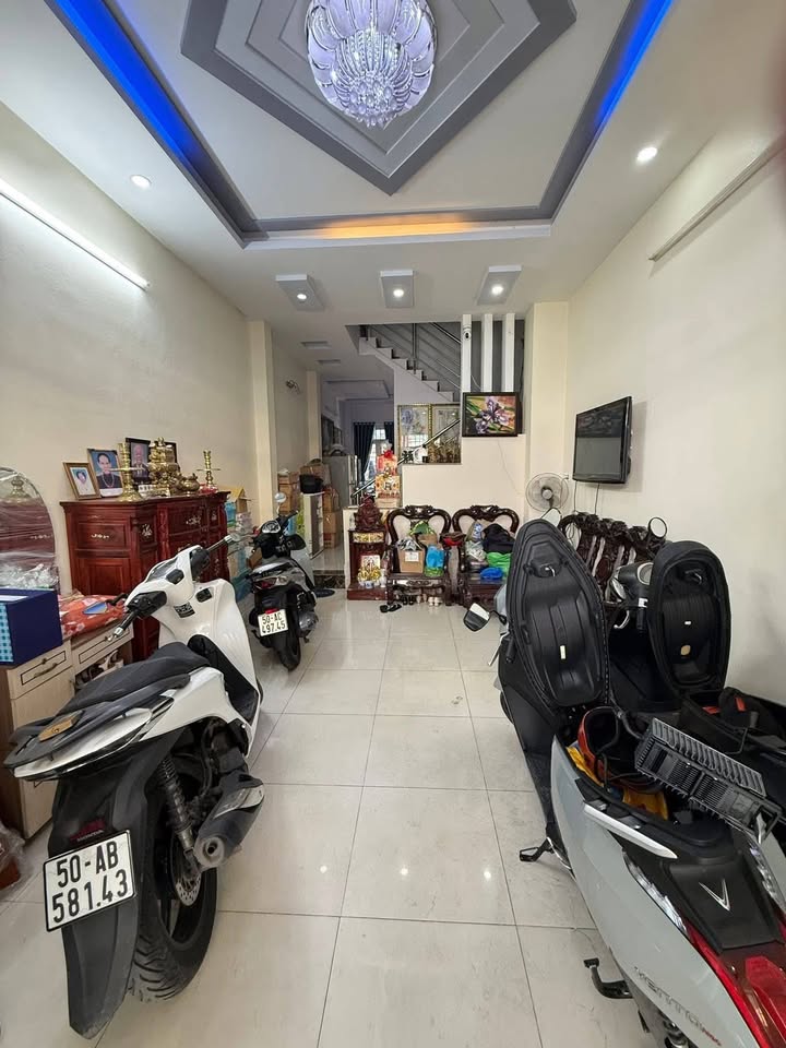 Nhà 3 tầng chính chủ Quận 7, giá chỉ 6.49 tỷ - Sẵn sàng vào ở ngay!