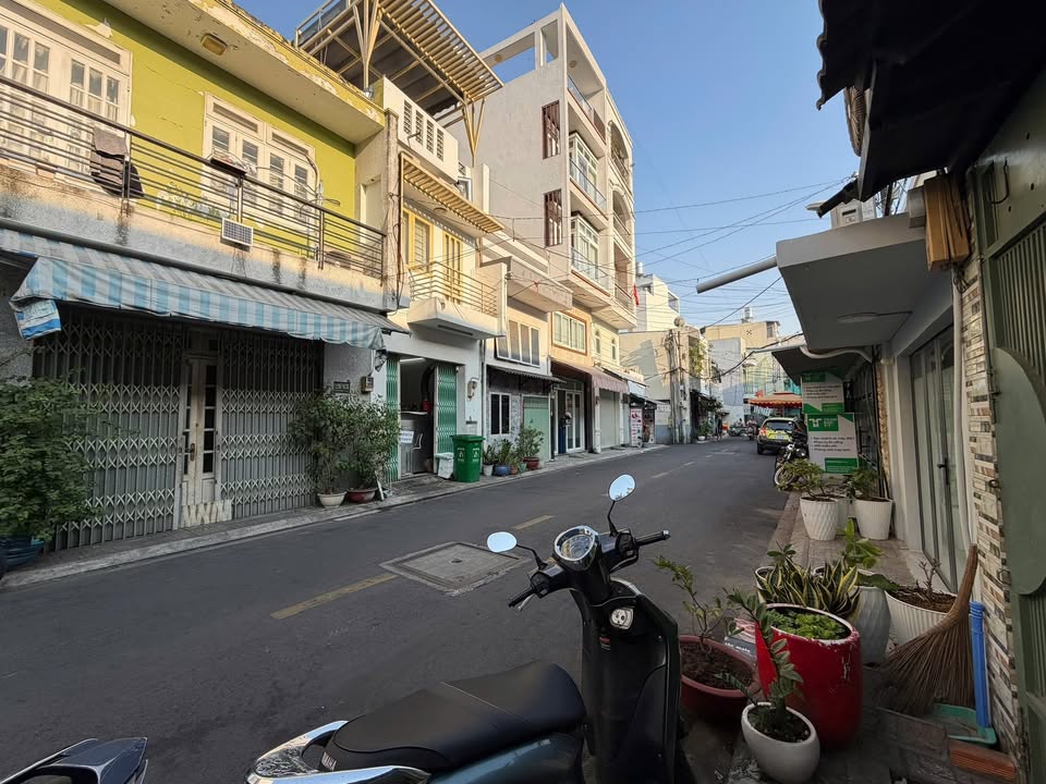 Nhà phố Cư xá Vĩnh Hội Quận 4 54m² giá 5.8 tỷ - Đầu tư sinh lời hấp dẫn!
