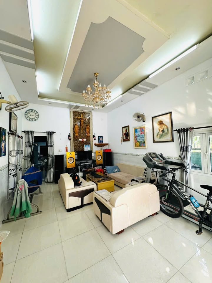 Nhà phố Long Bình 216m² giá 2.99 tỷ - Sổ hồng riêng, chính chủ!