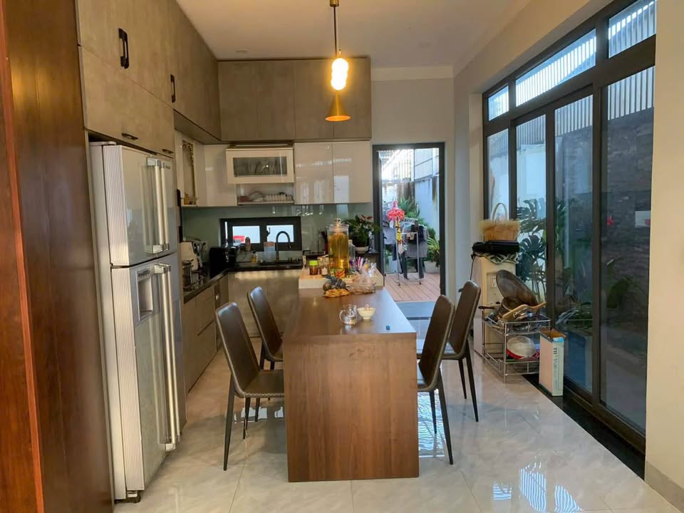 Nhà mặt tiền Phùng Hưng, 215m² giá 3.9 tỷ - Cơ hội đầu tư tuyệt vời!