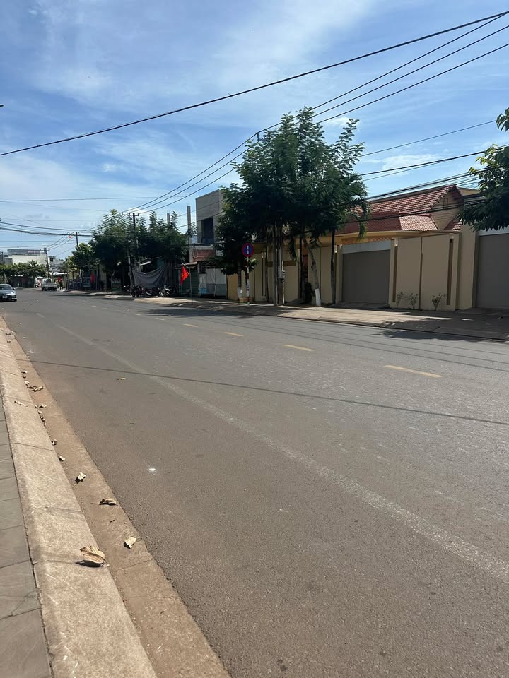 Đất nền Phường Long Khánh 570m² giá 1 tỷ - Mặt tiền nhựa rộng, sổ riêng thổ cư!