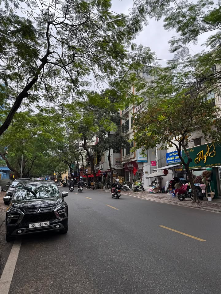 Nhà phố Núi Trúc, Quận Ba Đình, 45m² giá 11.9 tỷ - Sổ hồng chính chủ!