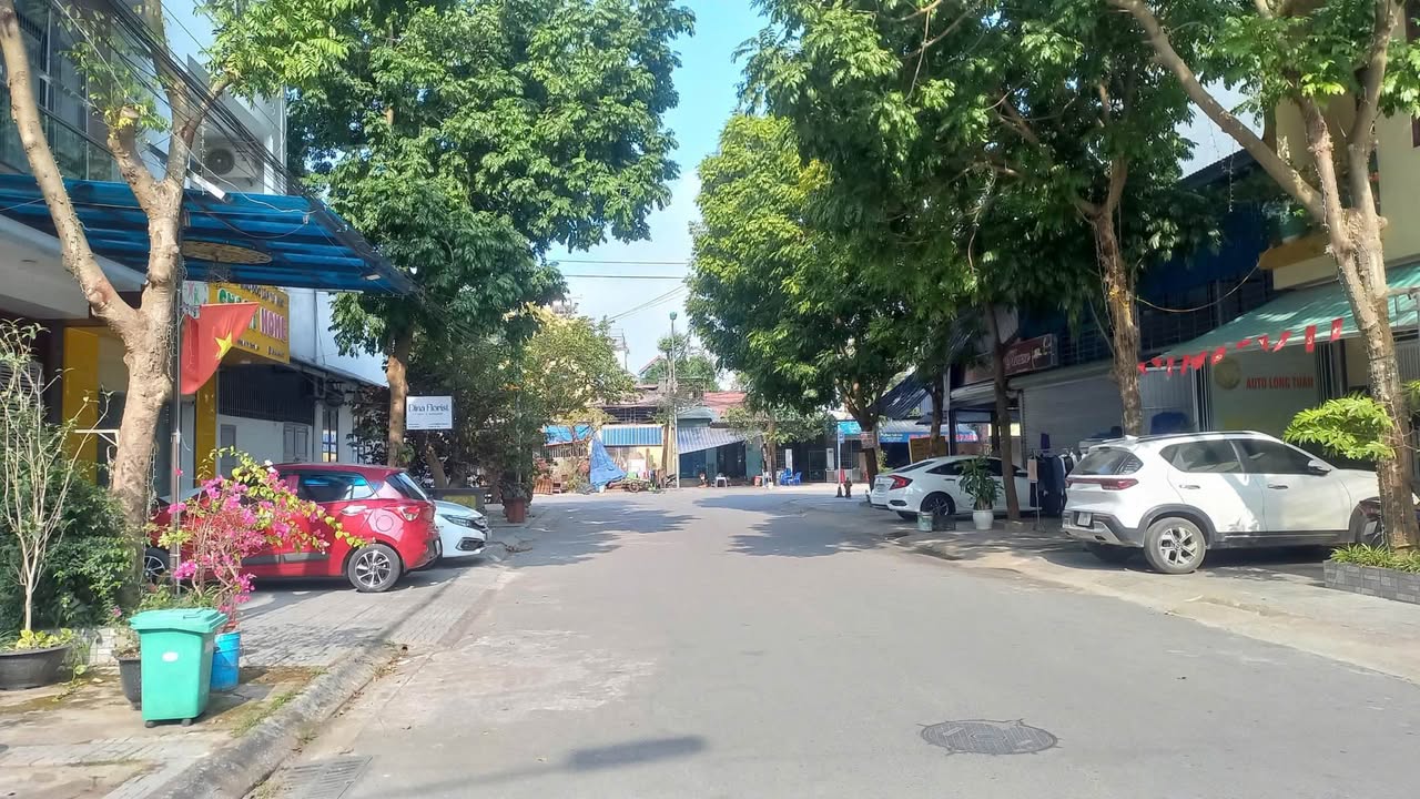 FrontHouse Hậu Lộc 90m² giá 5 tỷ - Đất sổ đỏ, xây dựng tự do!