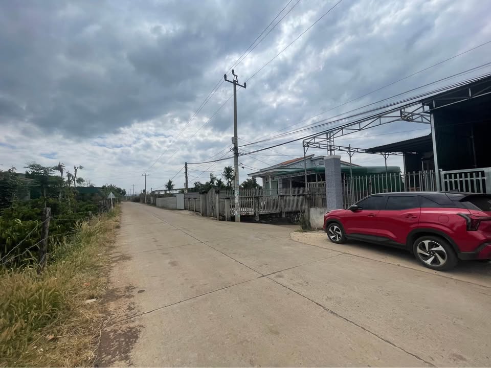 Kho Hòa Phú 188m² giá 1.2 tỷ - Vị trí đắc địa, tiện ích đầy đủ!