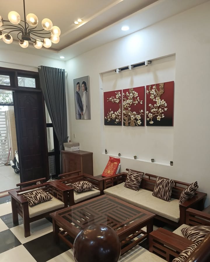 Nhà phố 3 tầng tại Quận Hải Châu, Đà Nẵng 107m² giá 11 tỷ - Sổ hồng riêng, đầu tư an toàn!