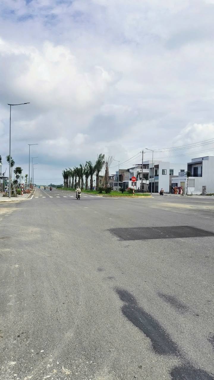 Bán FrontHouse Đường Cao Bá Điển, Hương Sơ 70m² giá 1.62 tỷ - Tiềm năng kinh doanh lớn!