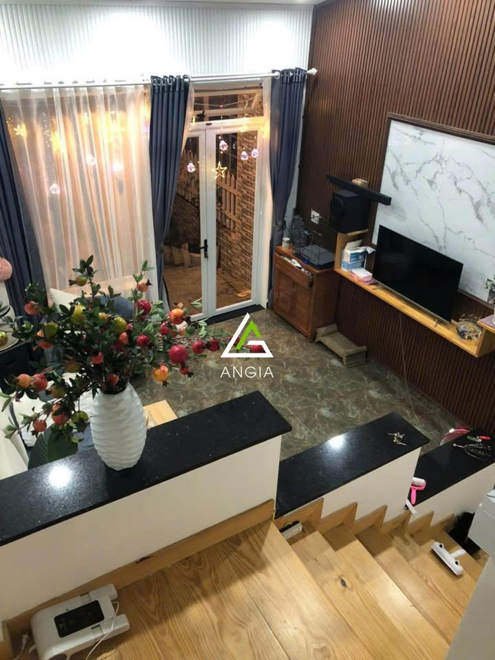 Nhà phố Yersin P10 Đà Lạt 67m² giá 4.8 tỷ - Không gian thoáng mát, chính chủ!