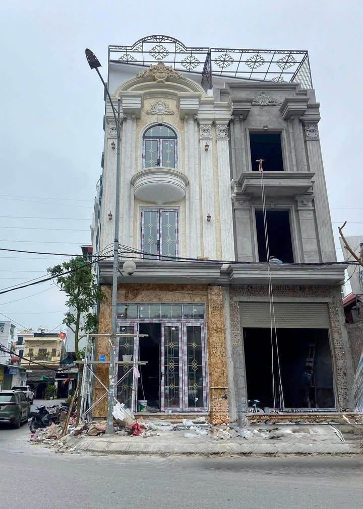 Nhà mặt đường Hồ Sen, 4 tầng, 45m² giá 7.5 tỷ - Đầu tư sinh lời ngay!