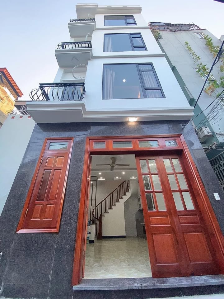 Nhà mặt ngõ Ô TÔ TRÁNH Ngã Tư Sở 45m² giá 7 tỷ - Thiết kế thông sàn tiện nghi!