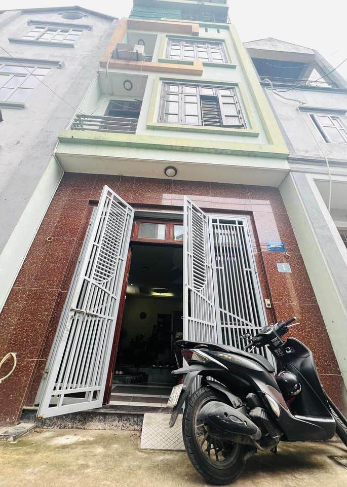 Nhà Hoàng Ngân, Cầu Giấy 32m² giá 3.9 tỷ - Thiết kế hiện đại, sổ đỏ chính chủ!