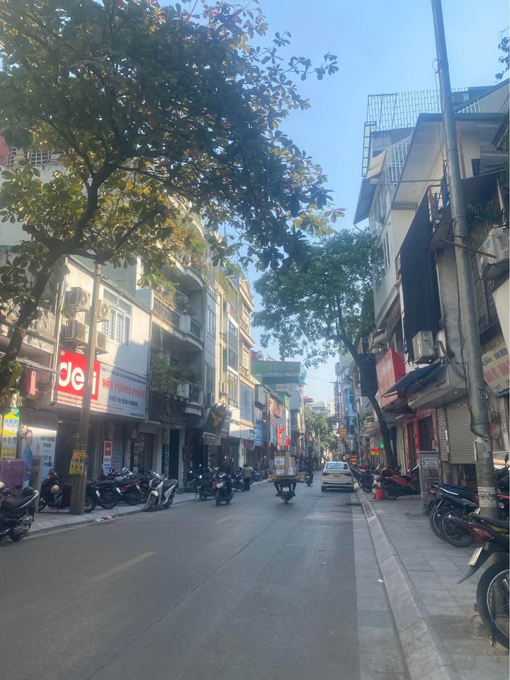 Nhà mặt phố Bùi Xương Trạch 30m² giá 5.25 tỷ - Kinh doanh sầm uất ngay vị trí đắc địa!