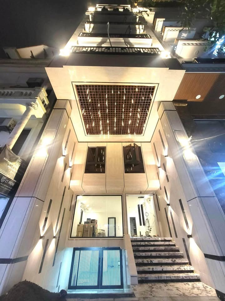 Nhà 6 tầng Nguyễn Ngọc Nại 54m² giá 10.5 tỷ - Ô tô đỗ cửa, thang máy hiện đại!