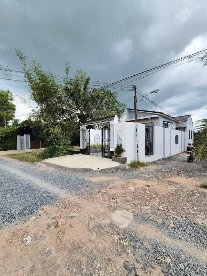 Nhà mới Trường An, P. Long Hoa, Tây Ninh 144m² giá chỉ 1.35 tỷ - Sẵn sàng ở ngay!