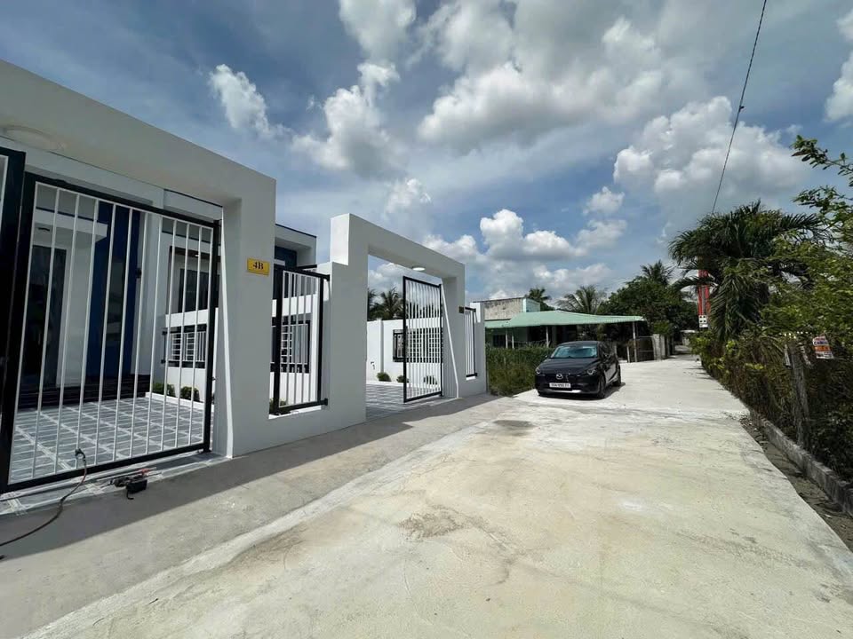 Nhà mới 100% tại Đồng Cỏ Đỏ, Tây Ninh 150m² giá 1.05 tỷ - Chính chủ bán gấp!