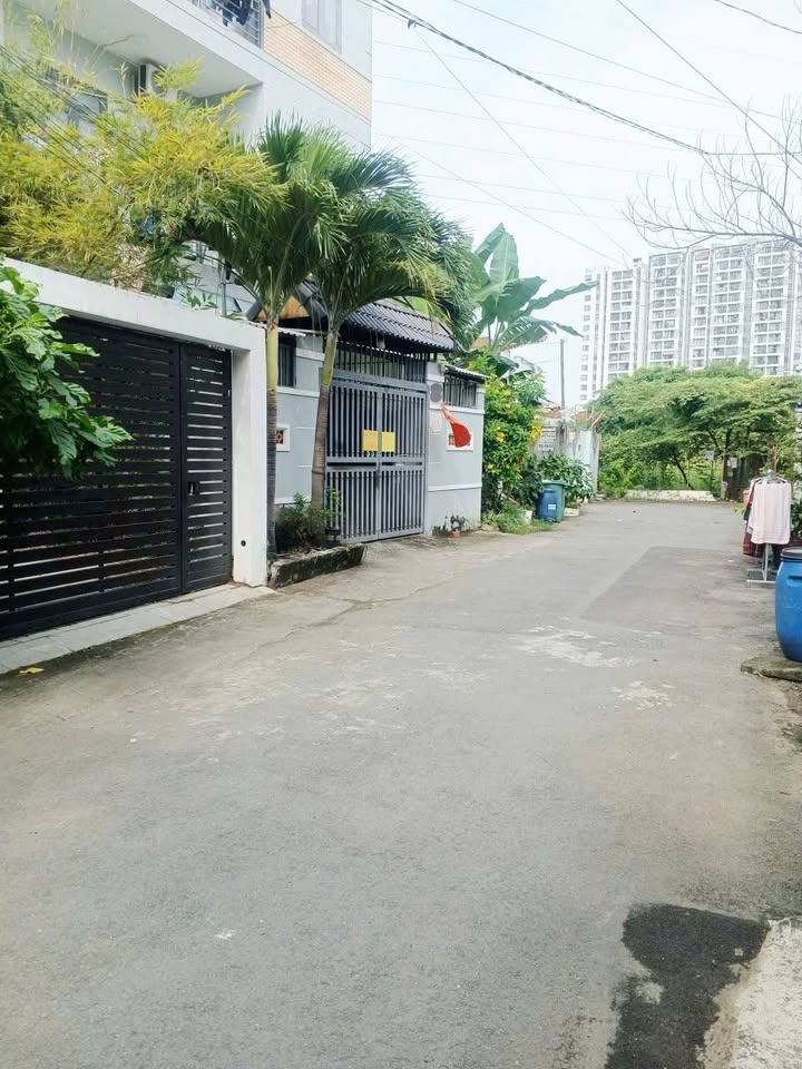 Nhà phố 2 tầng Phú Hữu 80m² giá 6.3 tỷ - Sổ riêng, không quy hoạch!