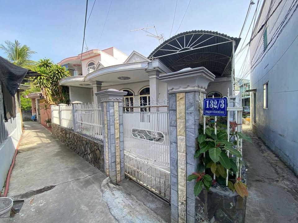 Đất nền Phạm Văn Đồng Nha Trang 281.6m² giá 11 tỷ - Cơ hội đầu tư tuyệt vời!