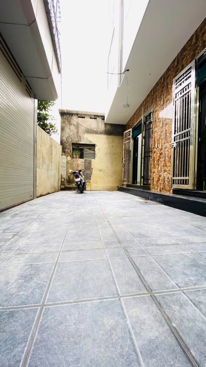 Nhà 3 Tầng Đường Lý Bôn, Thái Bình 50m² Giá 2 Tỷ - Sân Rộng, Gần Vincom