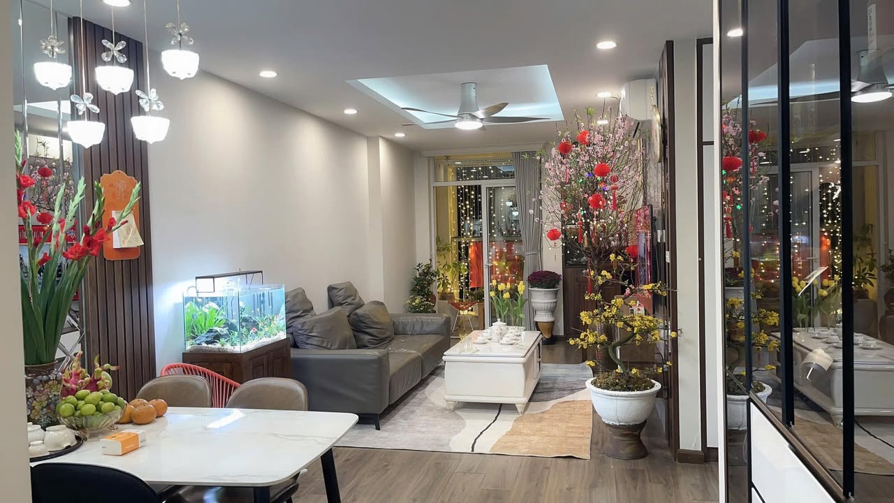 Căn hộ chung cư 3PN A10 CT1 Nam Trung Yên 102m² giá 12.5 tỷ - Nội thất đầy đủ, chỉ việc ở ngay!