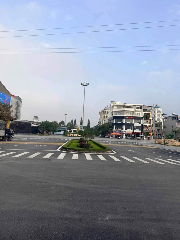 Nhà 4 tầng mặt tiền đường Lê Duẩn, TP Phủ Lý 62.5m² - Bán gấp, giá tốt!