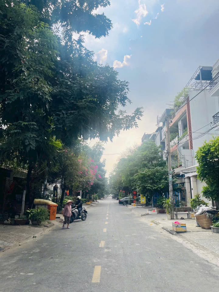 FrontHouse mặt tiền đường DC 11 Tân Phú 100m² giá 9.5 tỷ - Đầu tư sinh lời cao!