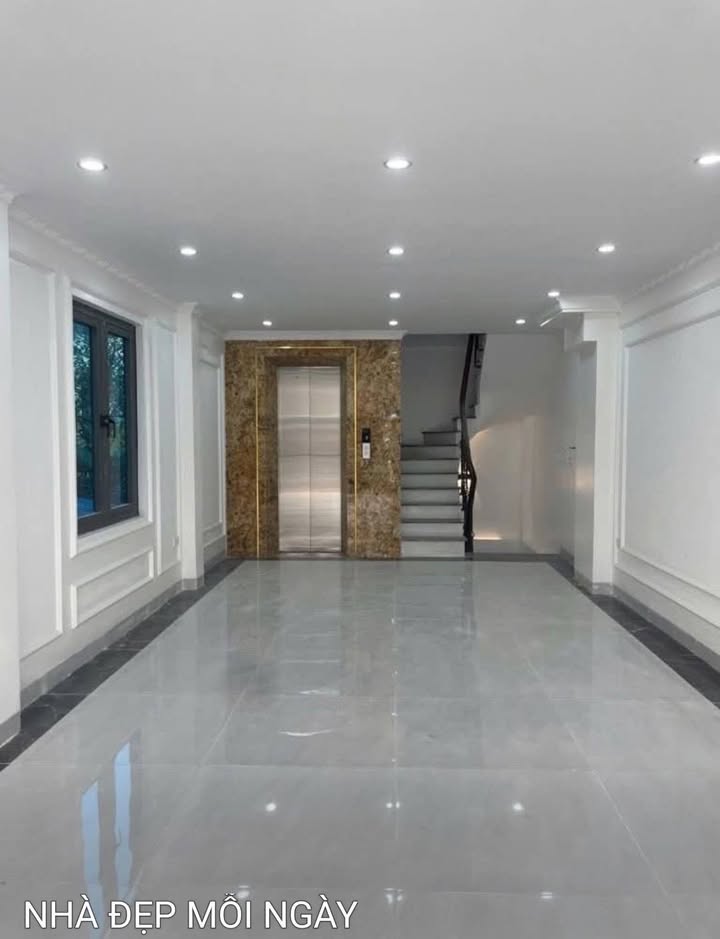 Nhà phố Phường Hoàng Liệt, Quận Hoàng Mai 35m² giá 800 triệu - Ô tô vào nhà, thang máy tiện lợi!