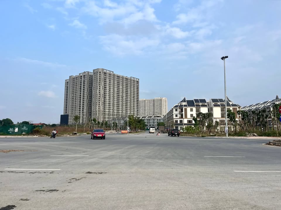 Nhà 4 tầng khu Nhổn, Quận Bắc Từ Liêm, 40m² giá 5 tỷ - Bán gấp, full nội thất!