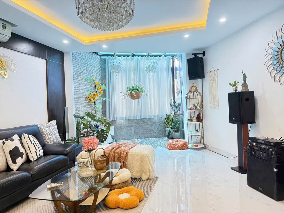 Nhà phố lô góc Tây Tựu 31m² giá 5 tỷ - View thoáng mát, sổ đỏ chính chủ!