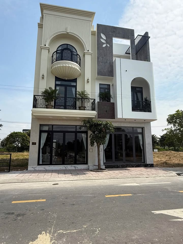 Nhà phố Hưng Long, Bình Chánh 75m² giá 4.6 tỷ - Sẵn sàng vào ở ngay!