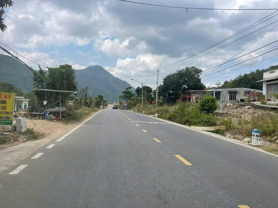 Đất lô góc 2 mặt tiền Phước Đồng 145m² giá 2 tỷ - Tiềm năng phát triển cao!