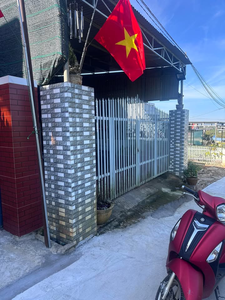 Nhà đẹp hẻm Nguyễn Thị Minh Khai, Di Linh 216m² giá 2.5 tỷ - Sẵn sàng vào ở!