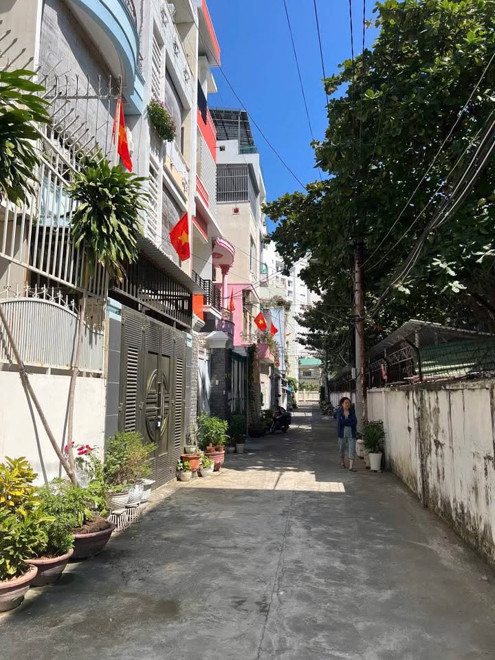 Nhà phố Hàn Thuyên Nha Trang 30m² giá 7.29 tỷ - Cách biển chỉ 120m!