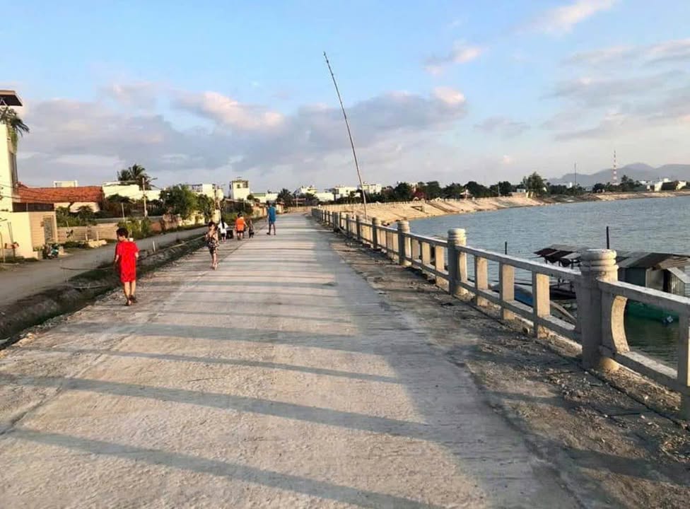 Đất nền Vĩnh Ngọc 61,5m² giá 1,55 tỷ - Cách bờ kè chỉ 50m!