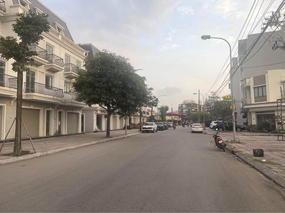 Nhà phố 4 tầng mặt đường Tân Bình, Cẩm Phả 75m² giá 4.1 tỷ - Vị trí đắc địa gần Vincom Plaza!