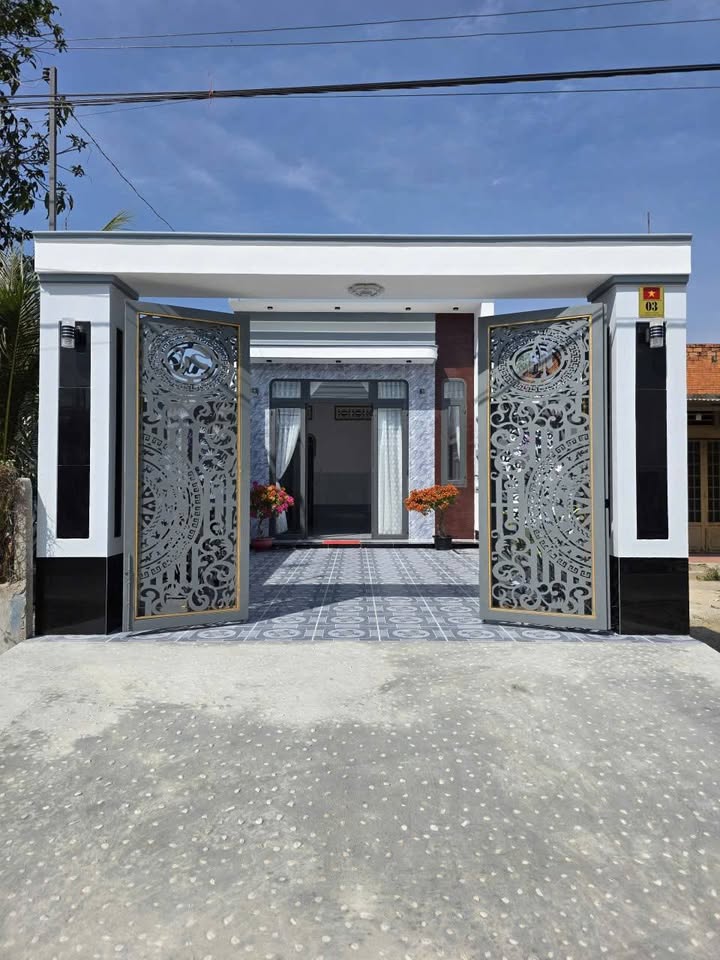 Nhà mặt tiền Khu dân cư Trường An, Tây Ninh 150m² giá 1.65 tỷ - Kinh doanh thuận lợi!