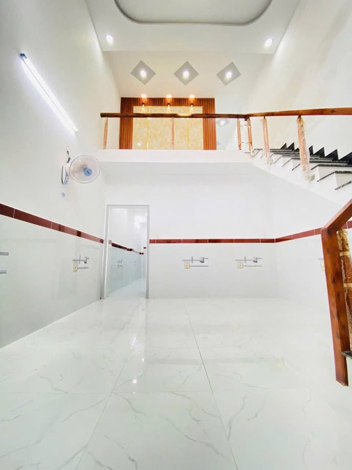 Nhà Hóc Môn 50m² giá 1.55 tỷ - Sổ đỏ chính chủ, vào ở ngay!