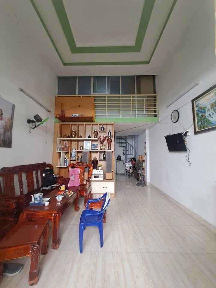 Nhà bán Hóc Môn 44m² giá 2.1 tỷ - Sổ hồng riêng, khu dân cư hiện hữu!