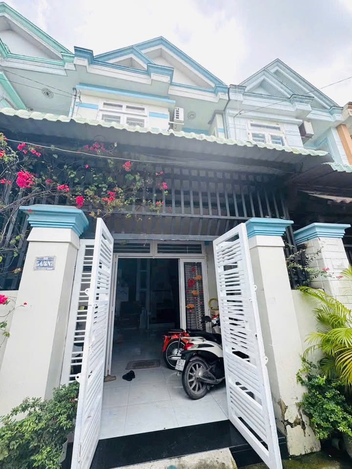 Nhà 2 tầng Ấp 3, Xã Bà Điểm 45m² giá 1.95 tỷ - Chính chủ, sổ hồng đầy đủ!