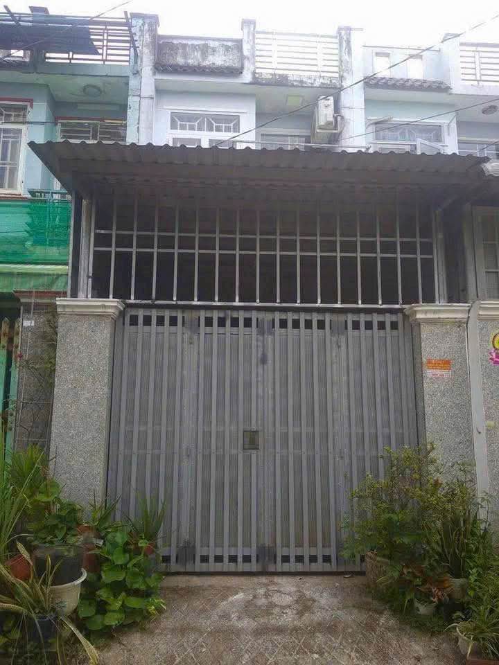 Nhà riêng Hóc Môn 50m² giá 1.75 tỷ - Sổ hồng chính chủ, gần chợ và trường học!