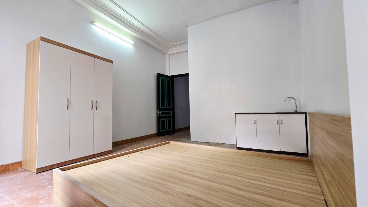Phòng cho thuê tại Đội Cấn, 20m² giá 4.1 triệu - Tiện nghi đầy đủ, giờ giấc tự do!