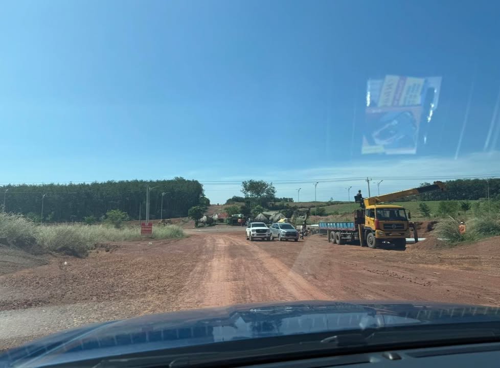 Đất nền đường Xuyên tâm Huyện Đồng Phú 200m² giá 5 tỷ - Đầu tư dài hạn tiềm năng!