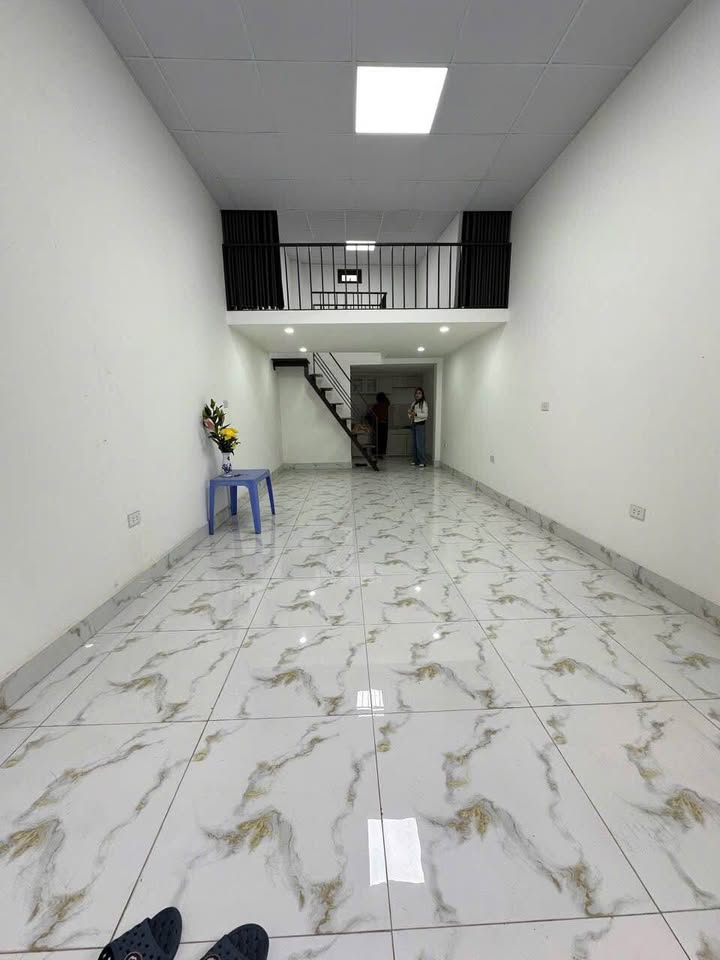 Nhà phố Vĩnh Hưng 35m² giá 2 tỷ - Kinh doanh thuận lợi, cách ô tô 10m!