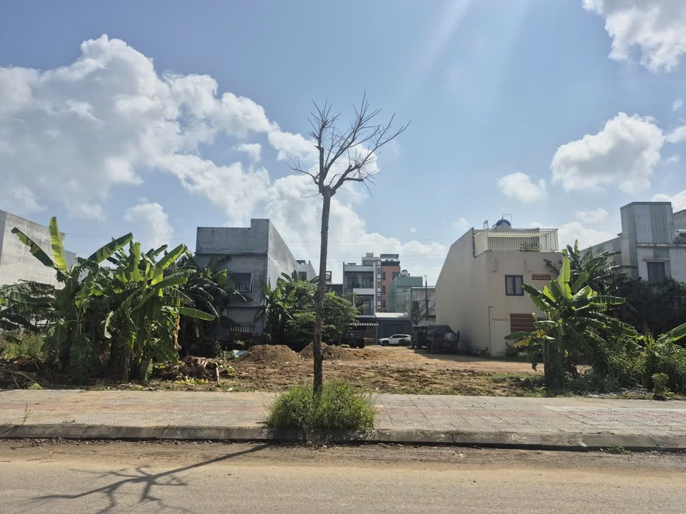 Đất nền liền kề đường Chế Viết Tấn, Đà Nẵng, 200m² giá 14.2 tỷ - Vị trí đắc địa, tiện ích đầy đủ!