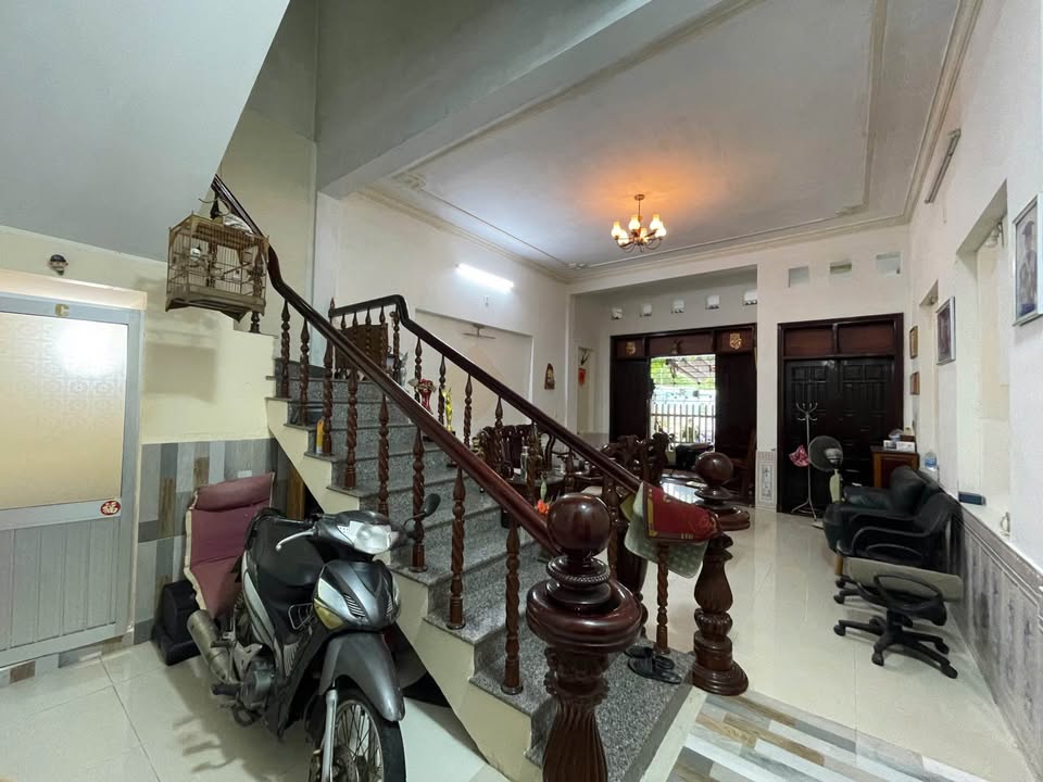 Nhà mặt tiền Trần Quý Cáp, Quận 10, 121m² giá 3 tỷ - Đầu tư kinh doanh thuận lợi!