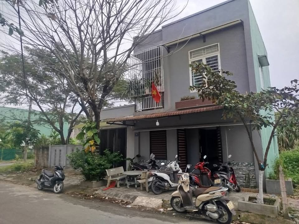 Nhà 2 tầng lô góc 138m² tại Đường Trịnh Quang Xuân, giá chỉ 6.35 tỷ - Đầu tư sinh lời!