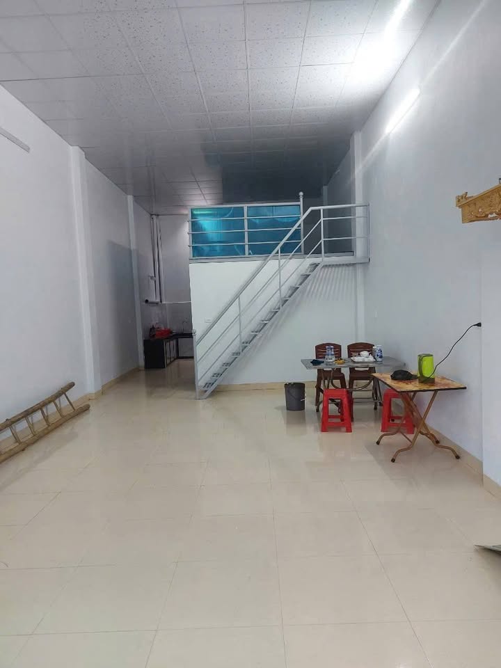Cho thuê nhà mái bằng 85m² tại Nam Ngạn giá 6 triệu - Phù hợp kinh doanh và ở